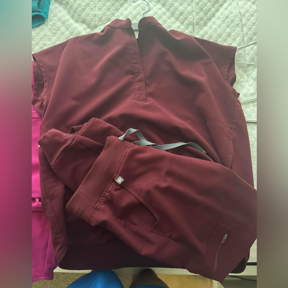 BURGUNDY FIGS! XS RAFAEL TOP AND JOGGERS. WORN TWICE IN TWO YEARS